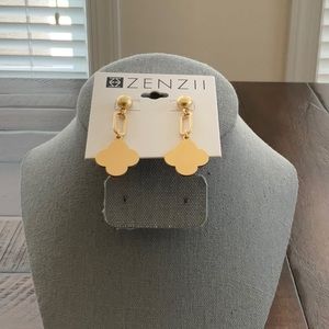ZENZII Gold Quatrefoil Earrings